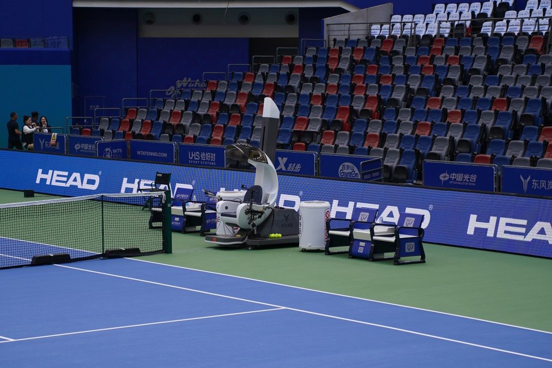 UHS Electric Height-Adjustable Referee Chair vs. Standard Referee Chair: A Comprehensive Comparison