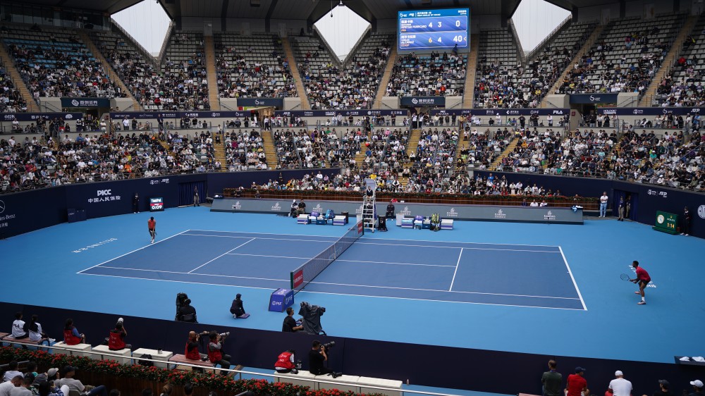 UHS TP-2399 Professional White Aluminum Referee Stand: The Gold Standard for Tennis Officiating