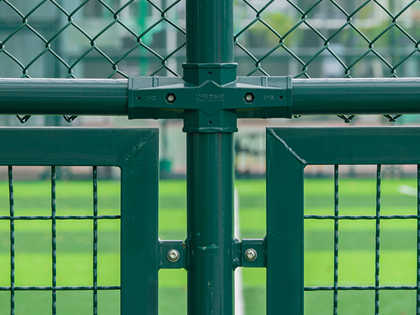 UHS-0203 Galvanized Steel And Wavy Fence Football Field