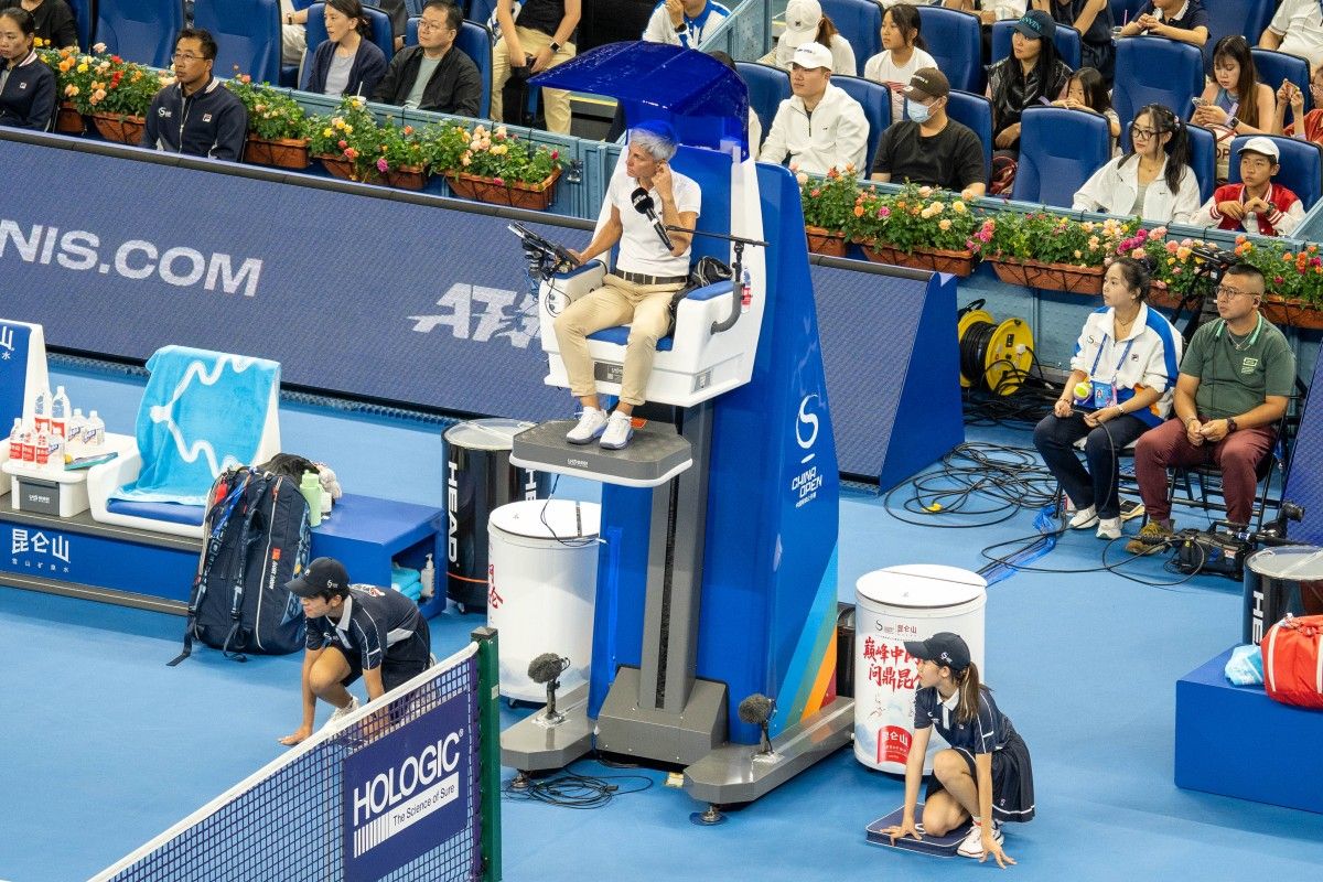 2026 Guide to the Best Sports Lighting Brands: Featuring UHS Professional Solutions